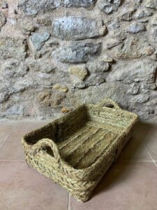 Safata rectangular d'espart feta a mà