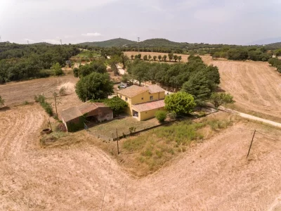 Masia amb paller i terreny a Maçanet de la Selva