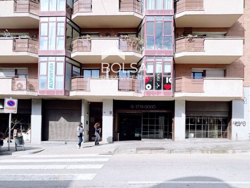 Local comercial de 374 m² a Manresa — Bolsa ref. 2399