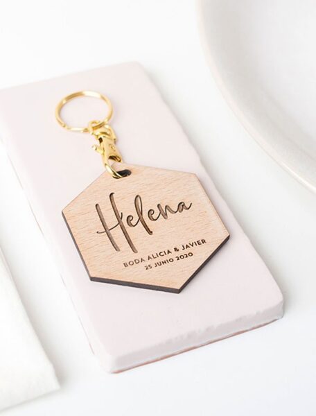 Clauer hexagonal de fusta personalitzat — Be Creative Andorra