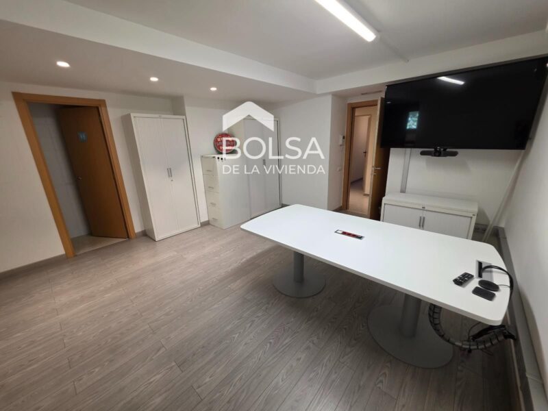 Despatx equipat de 65 m² al passeig Pere III de Manresa — ref. 2388