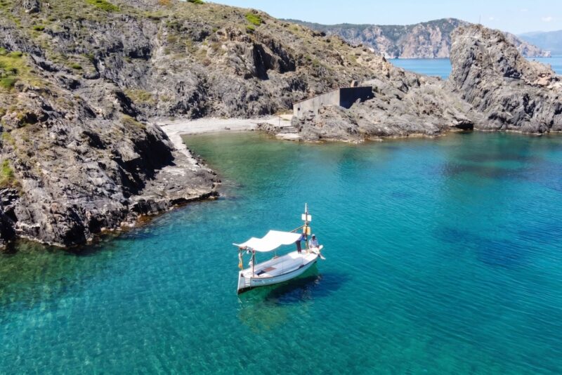 Tast de vins i formatges en llaüt al Cap de Creus